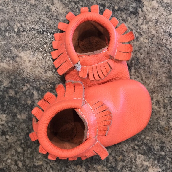 Coral Freshly Pocked Moccasins size 4 super cute - Picture 2 of 2